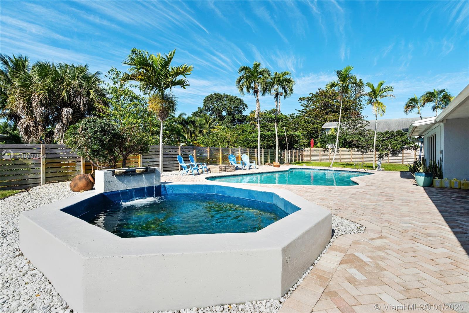 Florida Living with Pool/Patio/Pond and canal. 