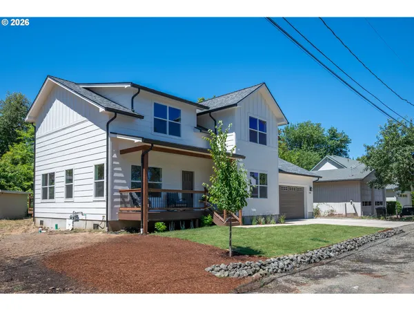 $629,900 | 1306 Northwest Whipple Avenue, Roseburg, OR 97471