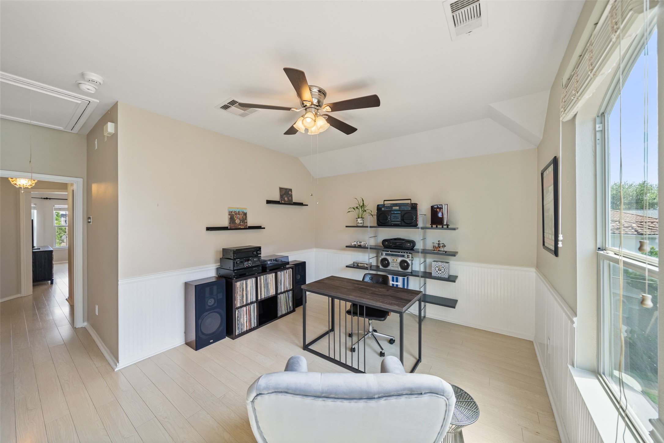 2613 Link Road Houston, TX 77009 - Photo 19 of 28 The 3rd floor has a great flexible space that works well as a home office or even a nursery (the previous owners did this!)