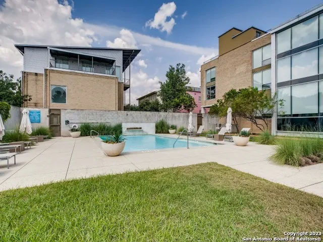 $2,250 | 1115 South Alamo Street, Unit 2402, San Antonio, TX 78210