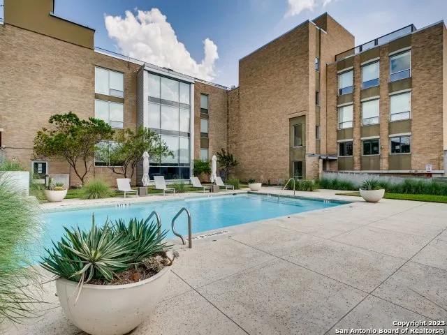 $2,250 | 1115 South Alamo Street, Unit 2402, San Antonio, TX 78210