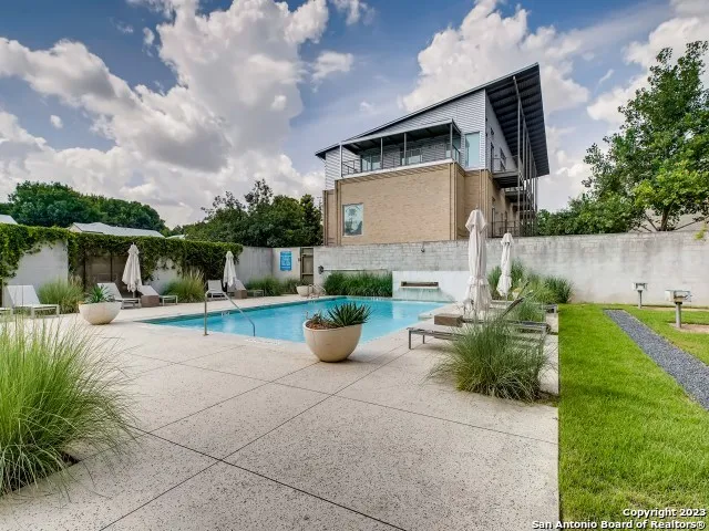 $2,250 | 1115 South Alamo Street, Unit 2402, San Antonio, TX 78210