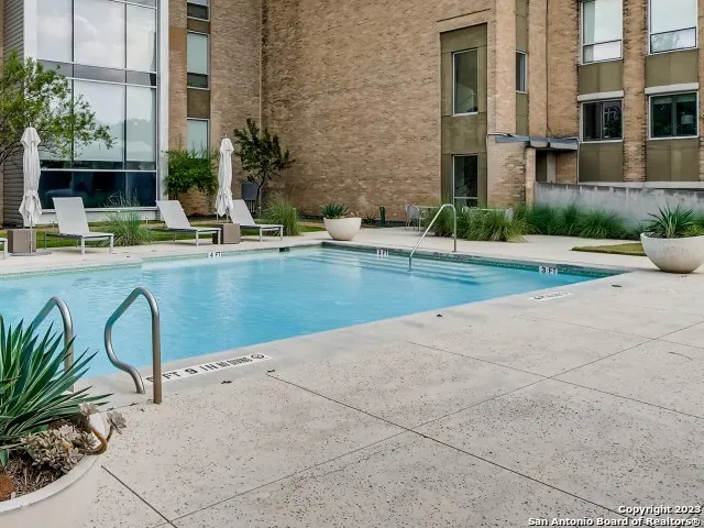 $2,250 | 1115 South Alamo Street, Unit 2402, San Antonio, TX 78210