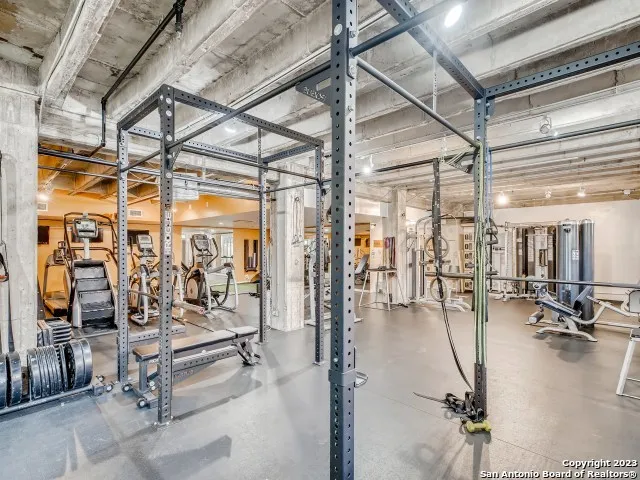 $2,250 | 1115 South Alamo Street, Unit 2402, San Antonio, TX 78210