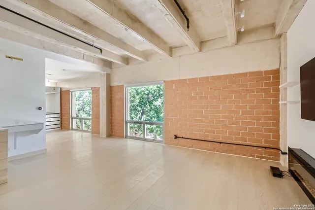 $2,250 | 1115 South Alamo Street, Unit 2402, San Antonio, TX 78210