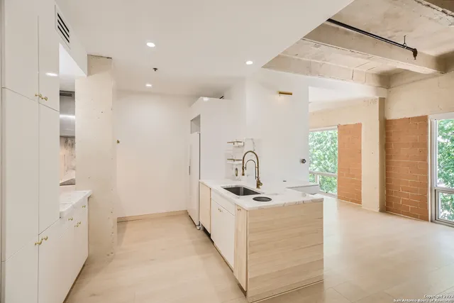 $2,250 | 1115 South Alamo Street, Unit 2402, San Antonio, TX 78210