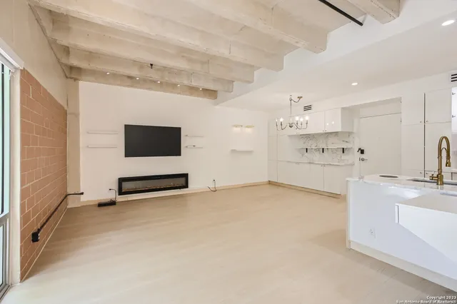 $2,250 | 1115 South Alamo Street, Unit 2402, San Antonio, TX 78210