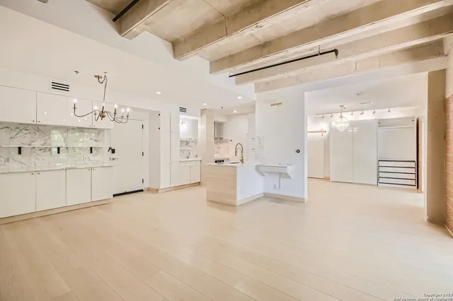 $2,250 | 1115 South Alamo Street, Unit 2402, San Antonio, TX 78210