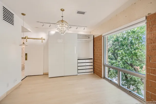 $2,250 | 1115 South Alamo Street, Unit 2402, San Antonio, TX 78210