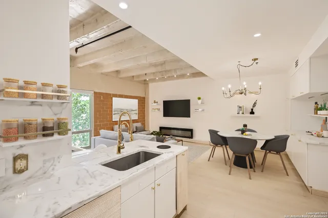 $2,250 | 1115 South Alamo Street, Unit 2402, San Antonio, TX 78210