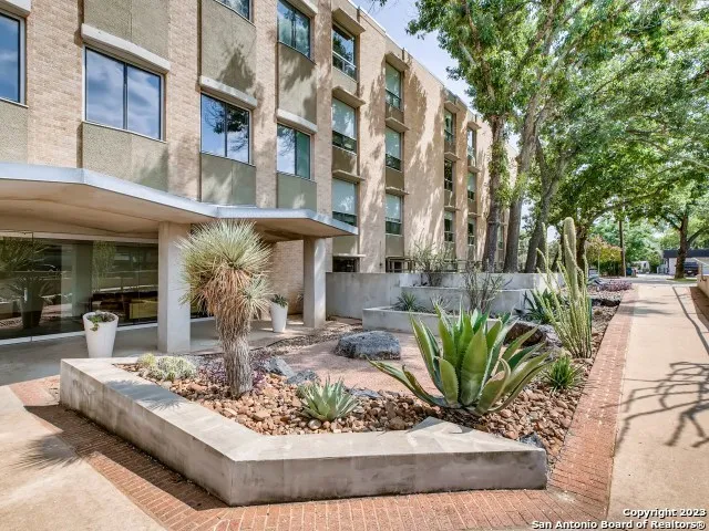 $2,250 | 1115 South Alamo Street, Unit 2402, San Antonio, TX 78210