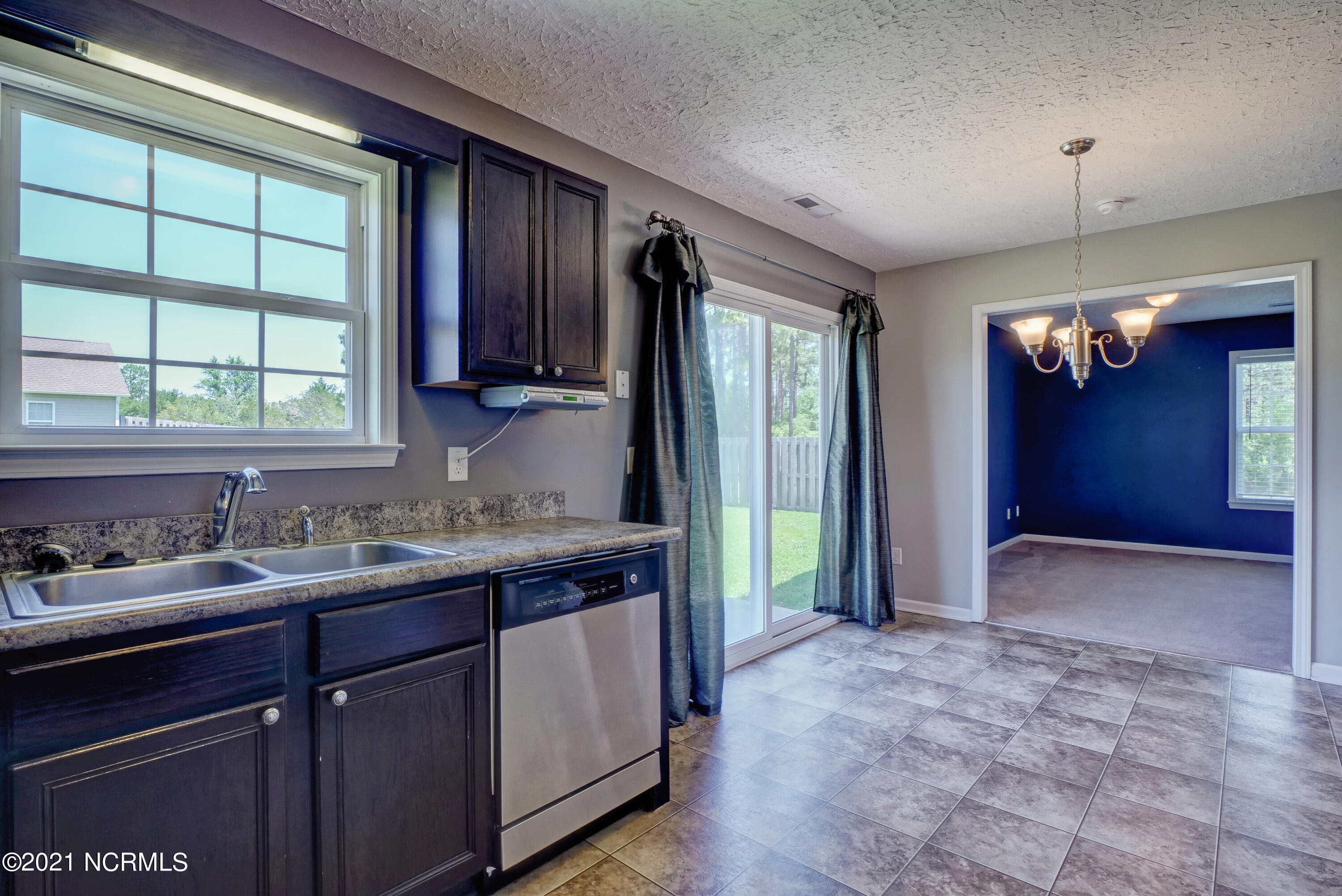 249 Red Carnation Drive Holly Ridge, NC 28445 - Photo 17 of 30 249 Red Carnation Dr Holly-print-017-018