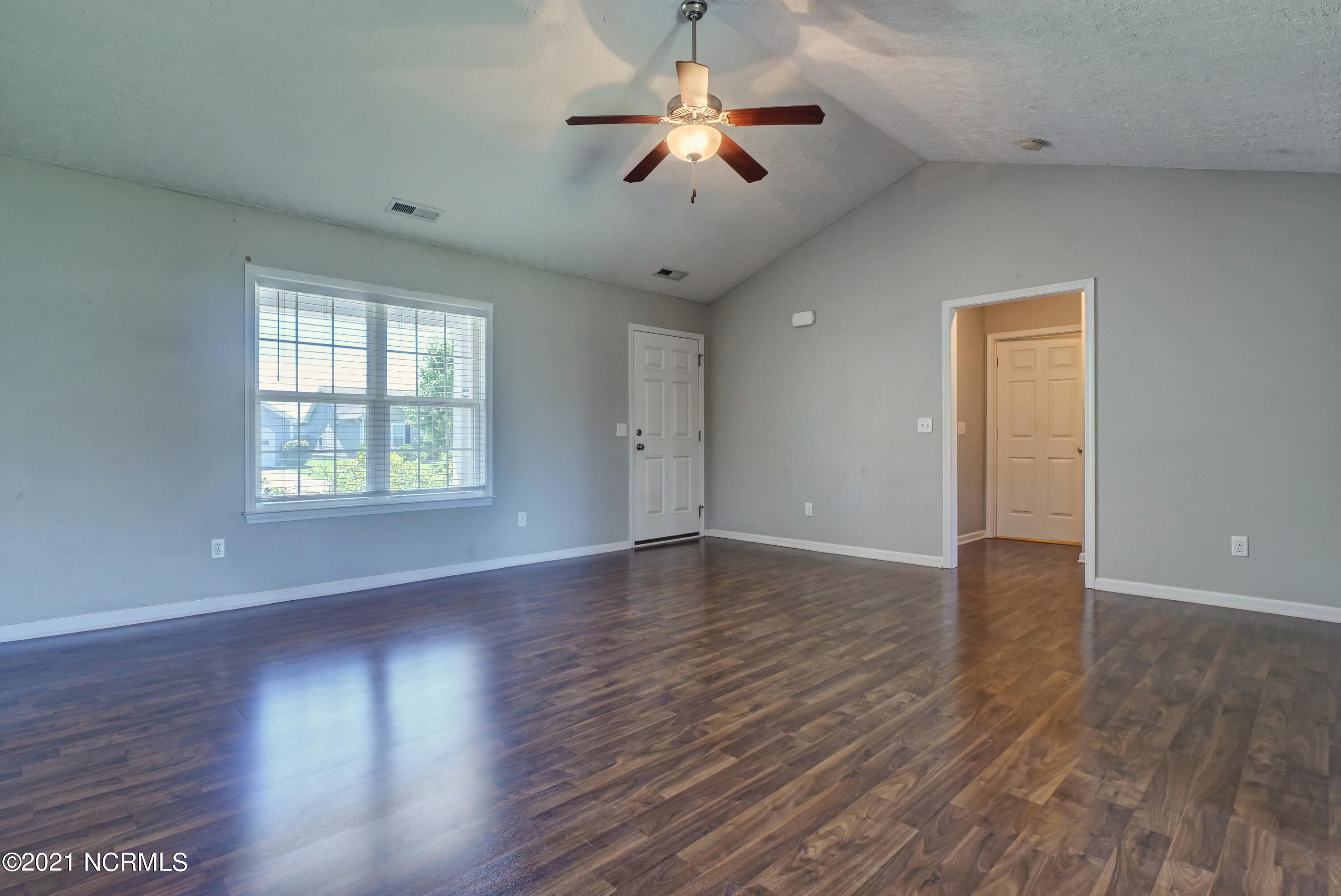 249 Red Carnation Drive Holly Ridge, NC 28445 - Photo 6 of 30 249 Red Carnation Dr Holly-print-006-004