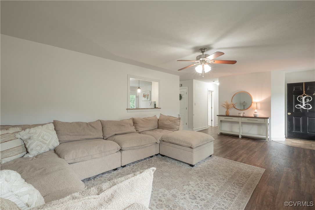 1315 Mill Road Aylett, VA 23086 - Photo 17 of 33 a living room with furniture