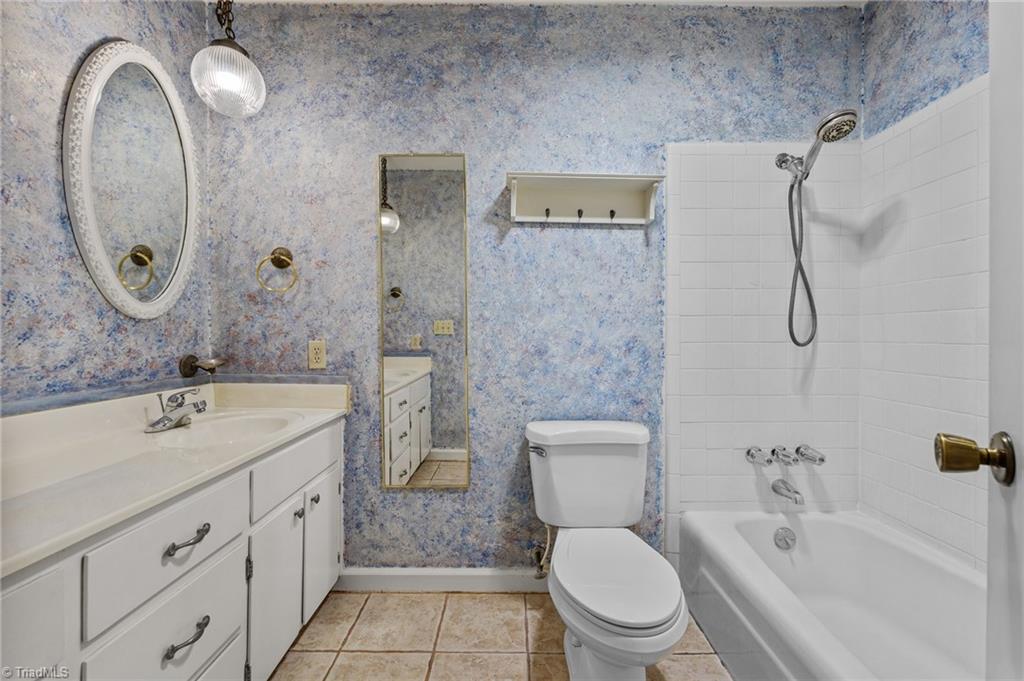 280 Ranch Drive Reidsville, NC 27320 - Photo 18 of 50 Primary Bath