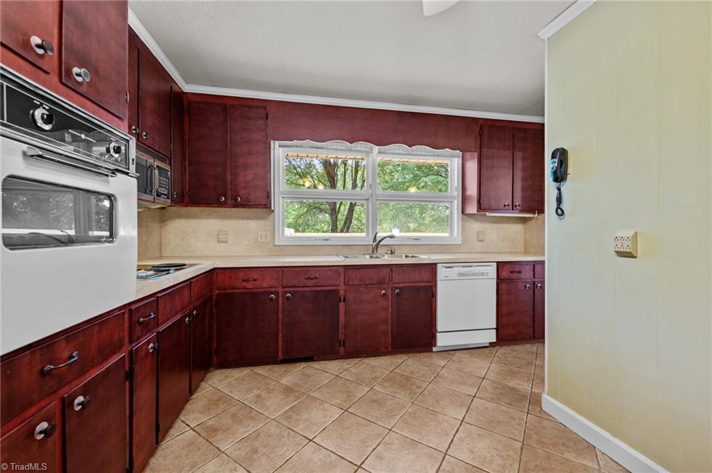 280 Ranch Drive Reidsville, NC 27320 - Photo 21 of 50 Kitchen Main