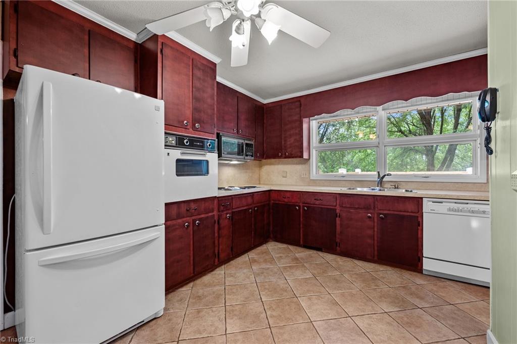 280 Ranch Drive Reidsville, NC 27320 - Photo 22 of 50 Kitchen Main