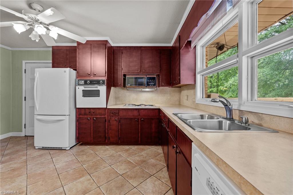 280 Ranch Drive Reidsville, NC 27320 - Photo 23 of 50 Kitchen Main