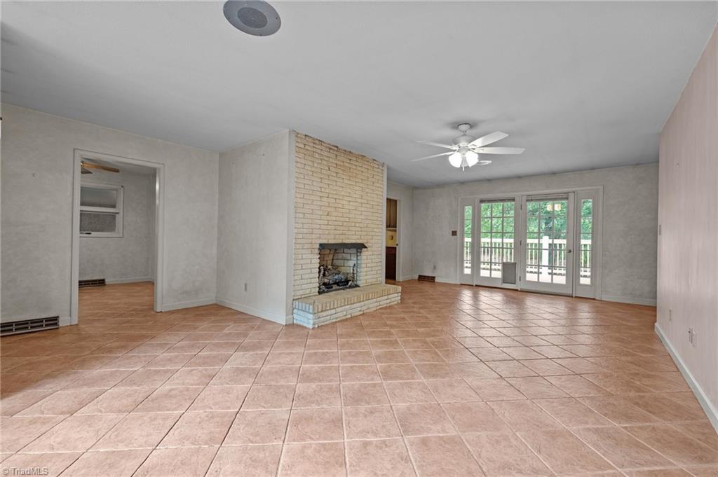 280 Ranch Drive Reidsville, NC 27320 - Photo 6 of 50 Living Room Main