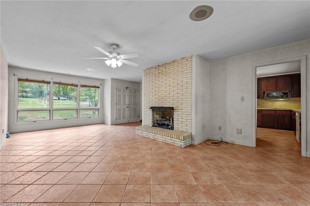 280 Ranch Drive Reidsville, NC 27320 - Photo 7 of 50 Living Room Main