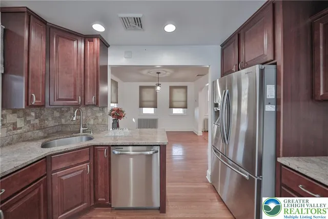 a view of a window in an empty room