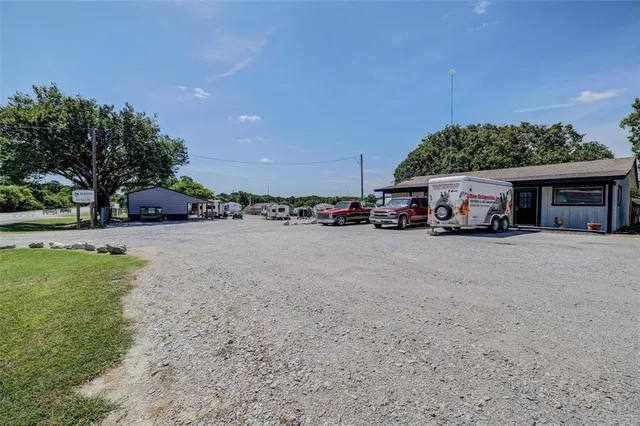 $865,000 | 817 Farm To Market Road 1810, Decatur, TX 76234