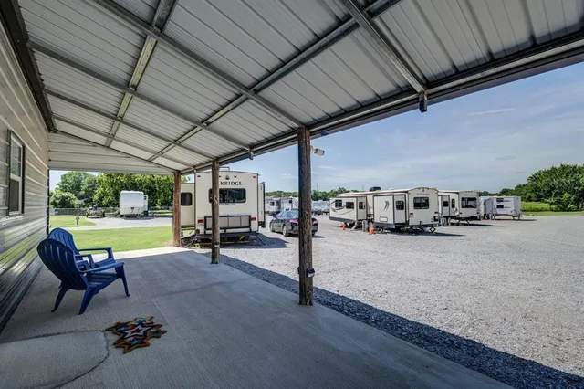 $865,000 | 817 Farm To Market Road 1810, Decatur, TX 76234