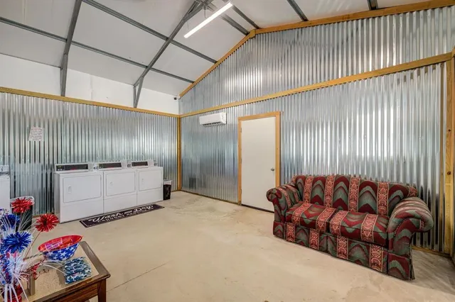 $865,000 | 817 Farm To Market Road 1810, Decatur, TX 76234