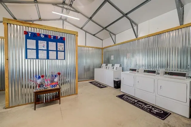 $865,000 | 817 Farm To Market Road 1810, Decatur, TX 76234