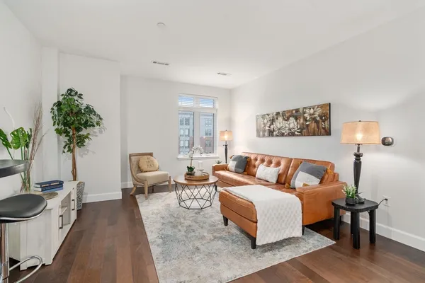 $3,000 | 1501 Commonwealth Avenue, Unit 304, Boston, MA 02135