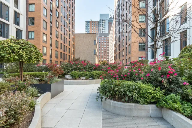 $1,700,000 | 500 West 45th Street, Unit 610 | Hell's Kitchen