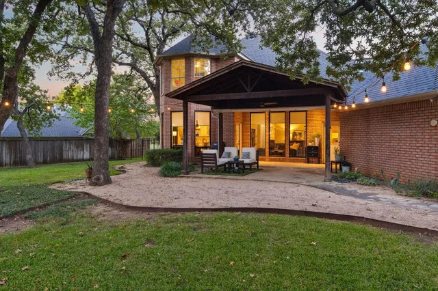 a view of a back yard of the house