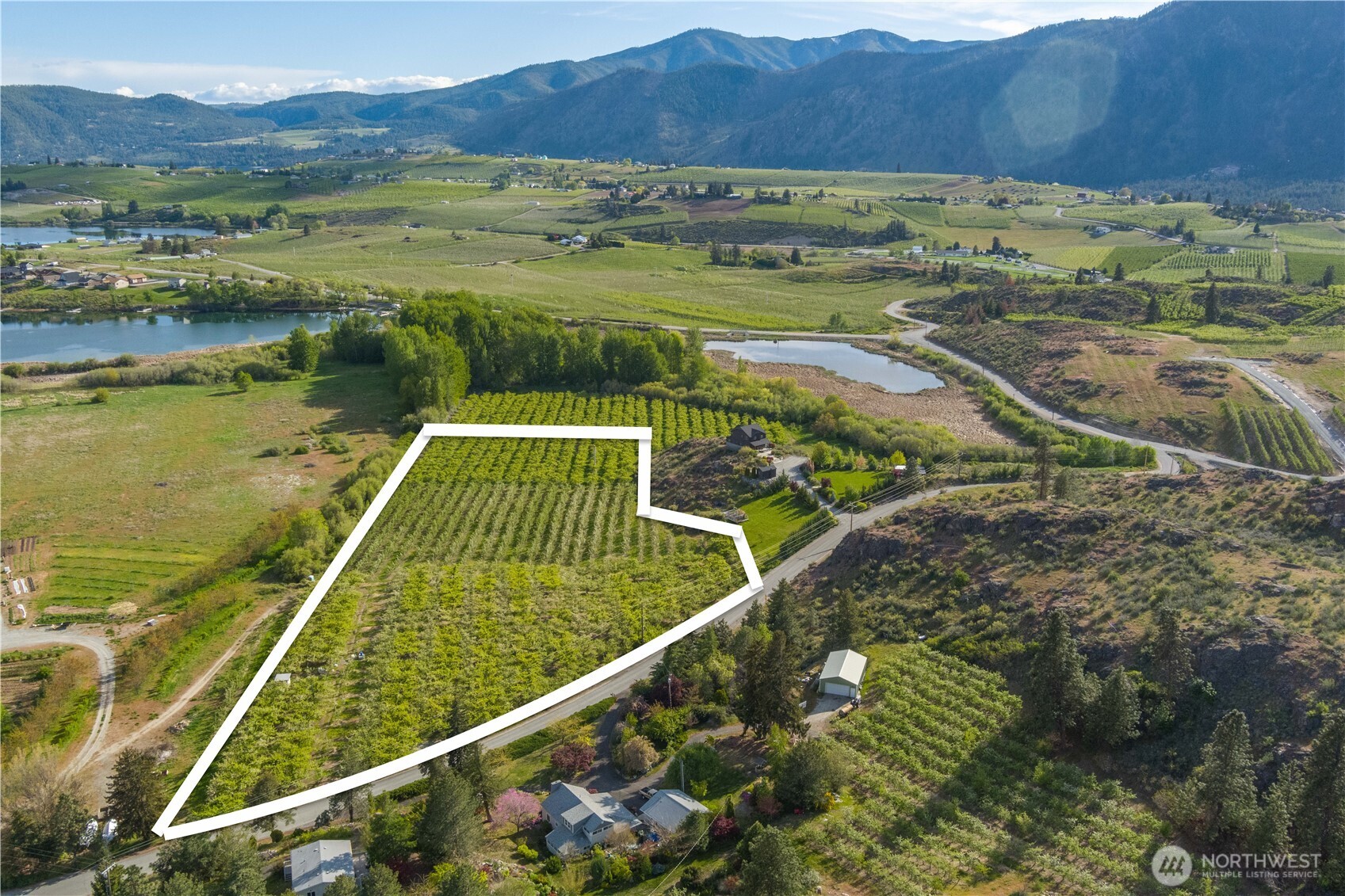 a view of a tennis court