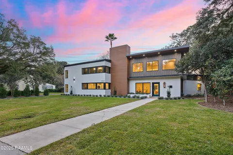 $1,000,000 | 1303 Myrtle Place, Lafayette, LA 70506