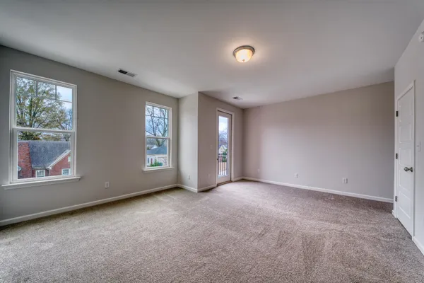 a view of empty room with window