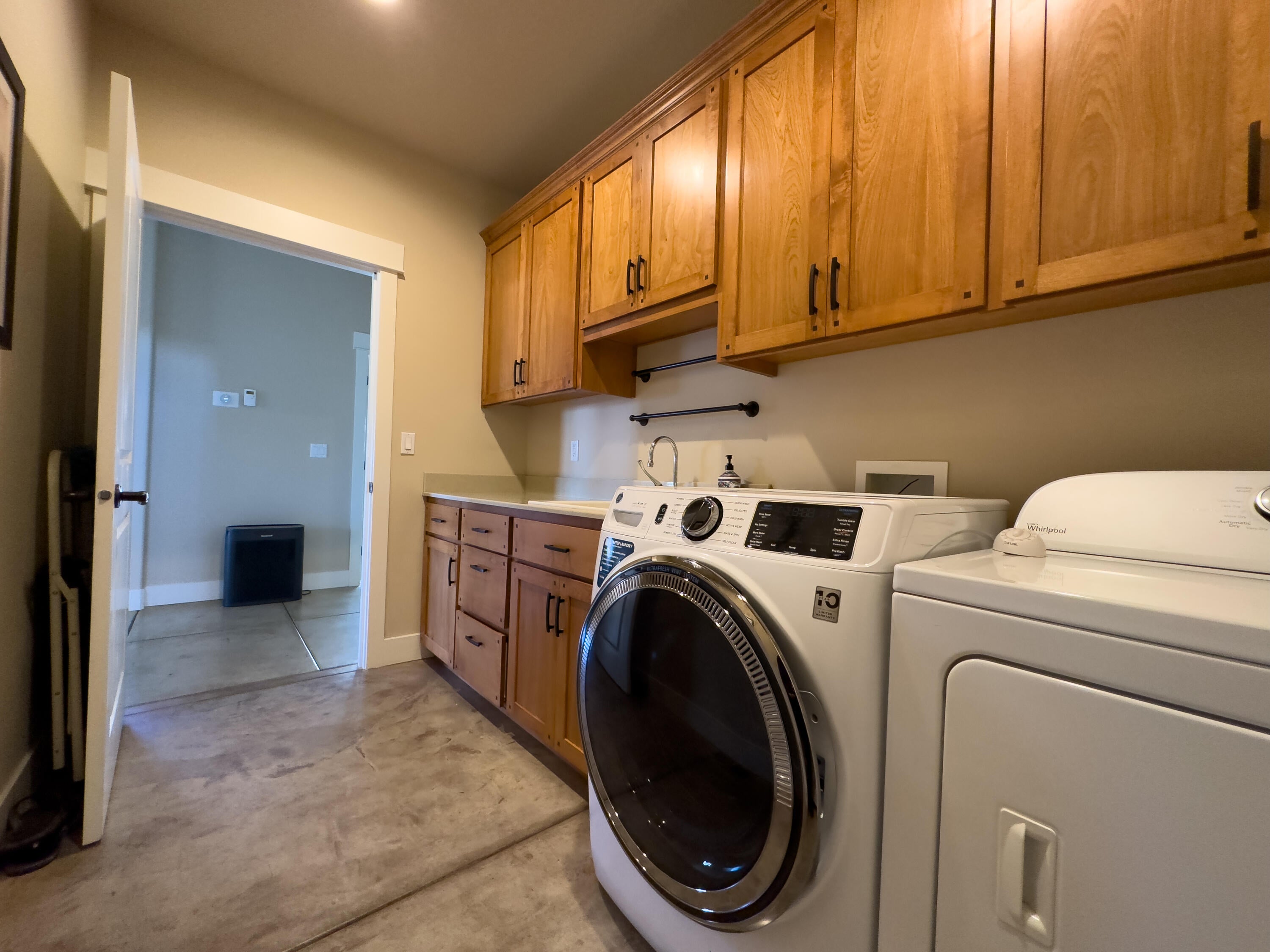 1101 Lithia Way Talent, OR 97540 - Photo 21 of 68 2024-01-30 12-10-51