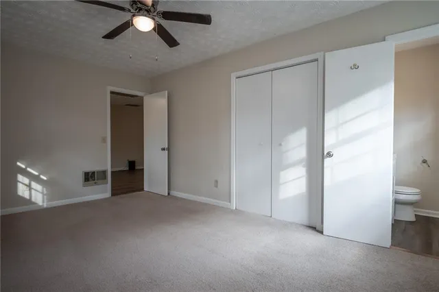 a view of empty room with ceiling fan