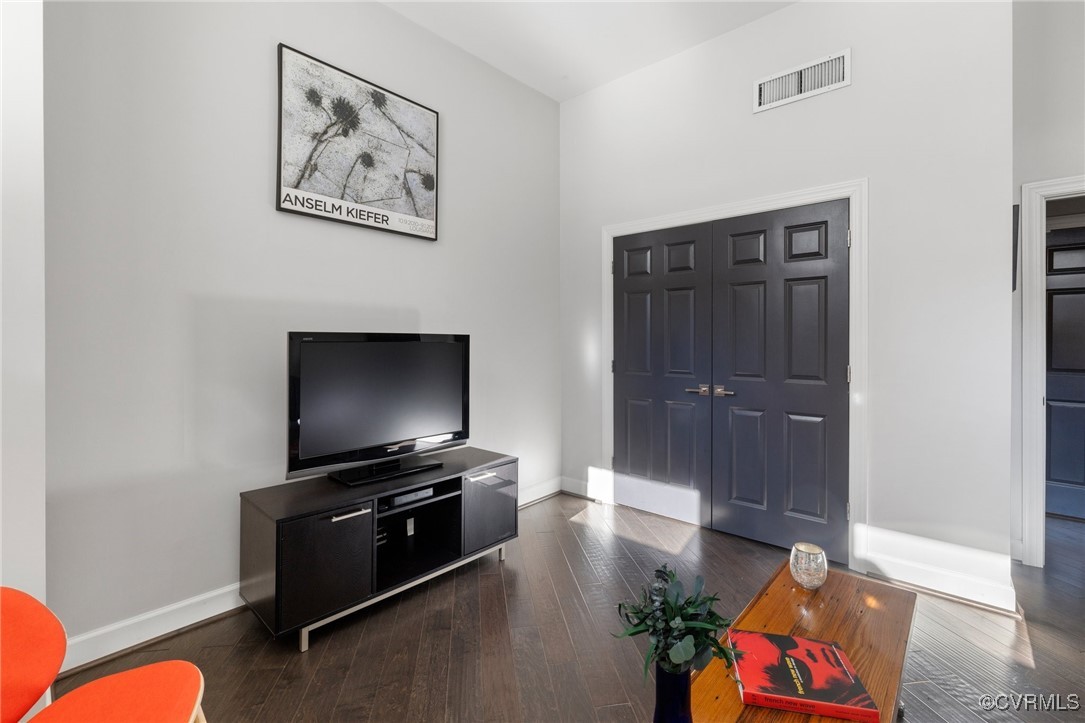 413 Stuart Circle, Unit PLG Richmond, VA 23220 - Photo 18 of 30 Guest bathroom, oversize shower stall, carerra mar