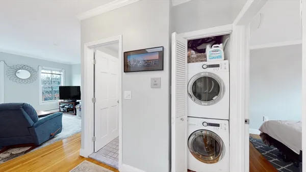a view of a livingroom with washer and dryer