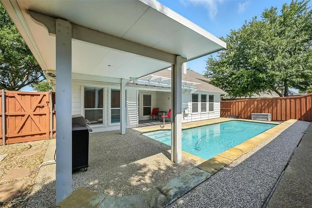 a view of a house with backyard and a patio