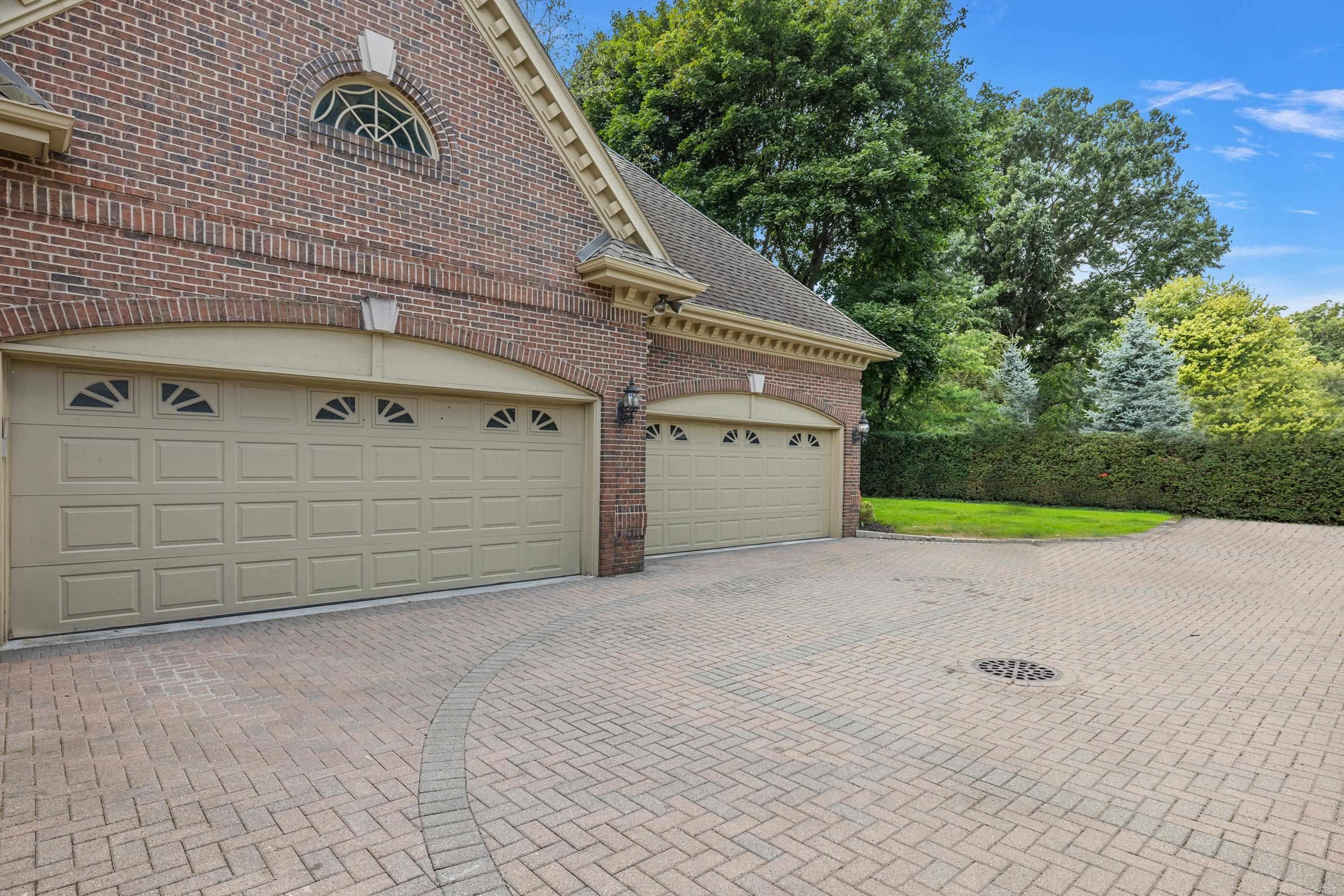555 Lake Shore Road Grosse Pointe, MI 48236 - Photo 88 of 94 50164218-A6239342-0E1B-4F3D-8F10-452C00BB4BAB.JPG