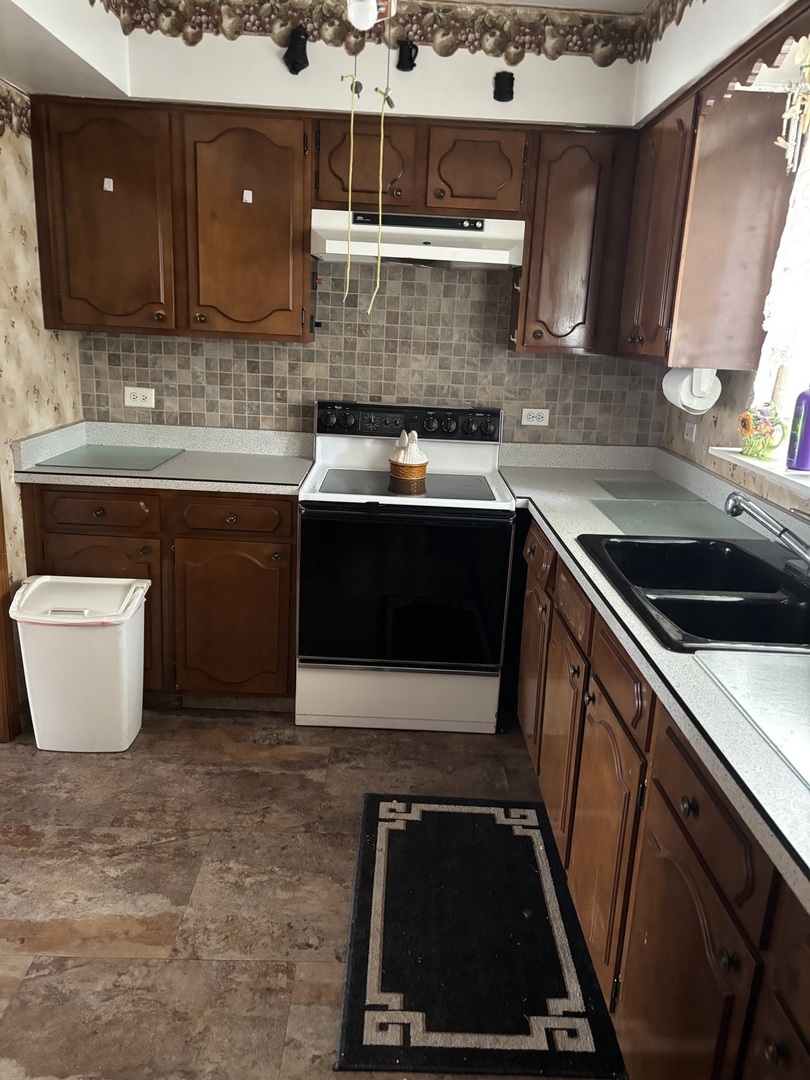 3-n550 Crown Rd Road, Unit 14 Elmhurst, IL 60126 - Photo 5 of 7 Gallery Image 5
