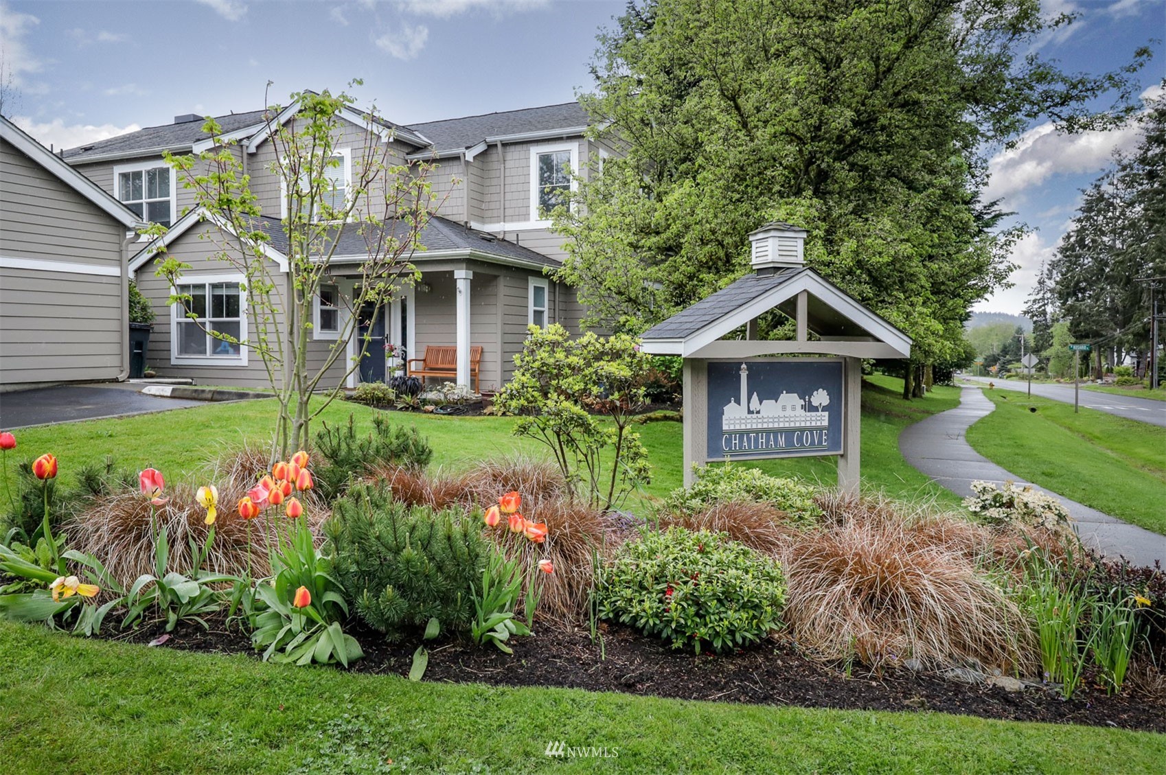 1220 Weaver Road Northwest, Unit D7 Bainbridge Island, WA 98110 - Photo 1 of 31 Gallery Image 1