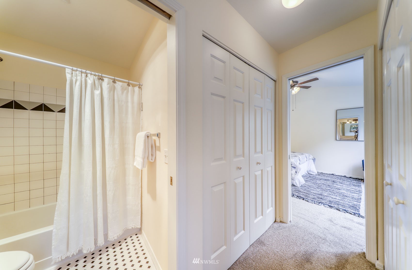 1220 Weaver Road Northwest, Unit D7 Bainbridge Island, WA 98110 - Photo 25 of 31 Gallery Image 25