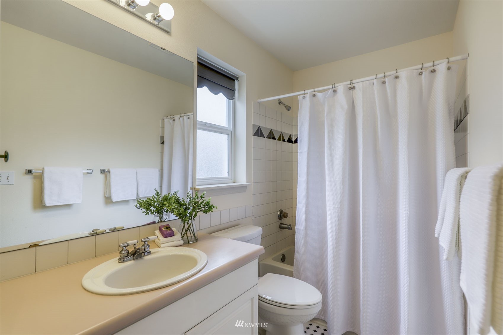1220 Weaver Road Northwest, Unit D7 Bainbridge Island, WA 98110 - Photo 30 of 31 Gallery Image 30