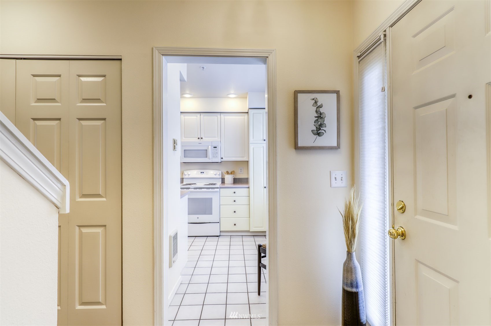 1220 Weaver Road Northwest, Unit D7 Bainbridge Island, WA 98110 - Photo 5 of 31 Gallery Image 5