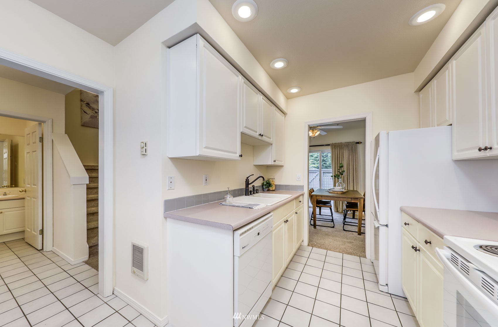 1220 Weaver Road Northwest, Unit D7 Bainbridge Island, WA 98110 - Photo 6 of 31 Gallery Image 6