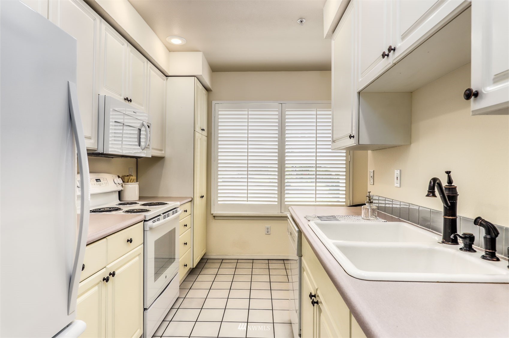 1220 Weaver Road Northwest, Unit D7 Bainbridge Island, WA 98110 - Photo 7 of 31 Gallery Image 7
