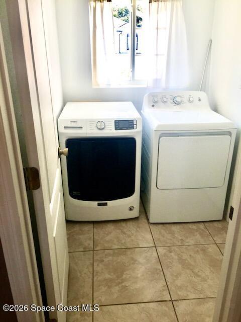 2033 Gloria Circle Palm Bay, FL 32905 - Photo 18 of 28 a utility room with dryer and washer