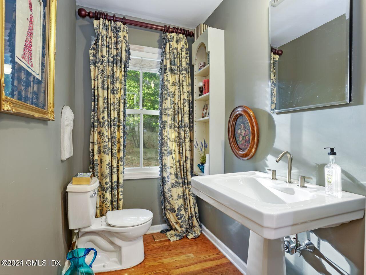 201 Shore Road Greenwich, CT 06830 - Photo 11 of 31 Half bath main l